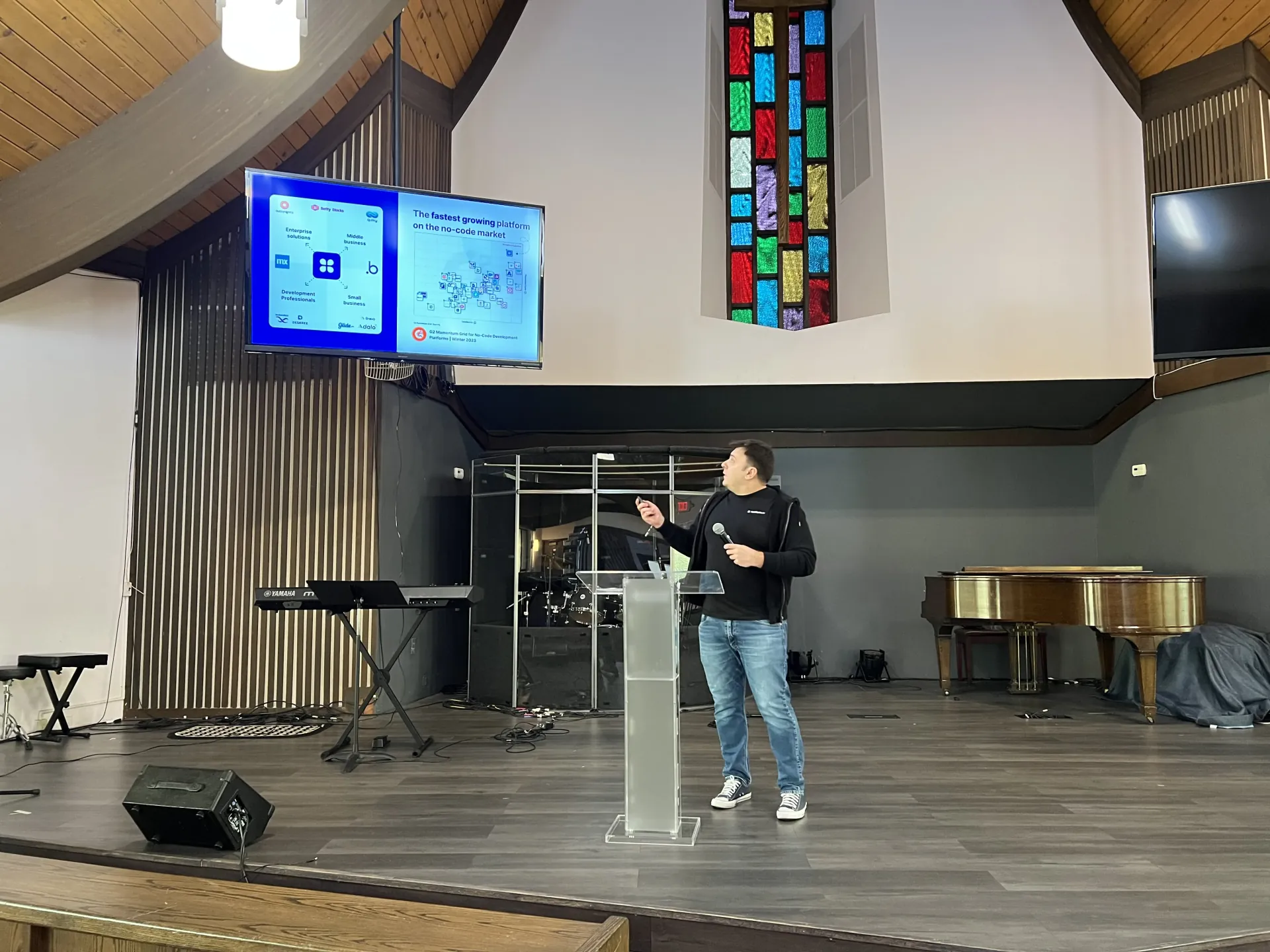 Oleg Sotnikov presenting AppMaster, the fastest-growing platform on the G2 no-code momentum grid, at a church venue in Palo Alto