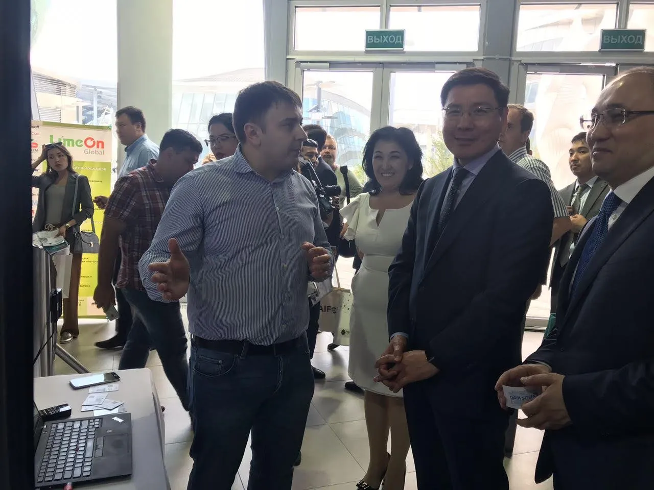 Oleg Sotnikov showing innovative technology advancements to Askar Zhumagaliyev and Dauren Abaev, press secretary of Kazakhstan's First President