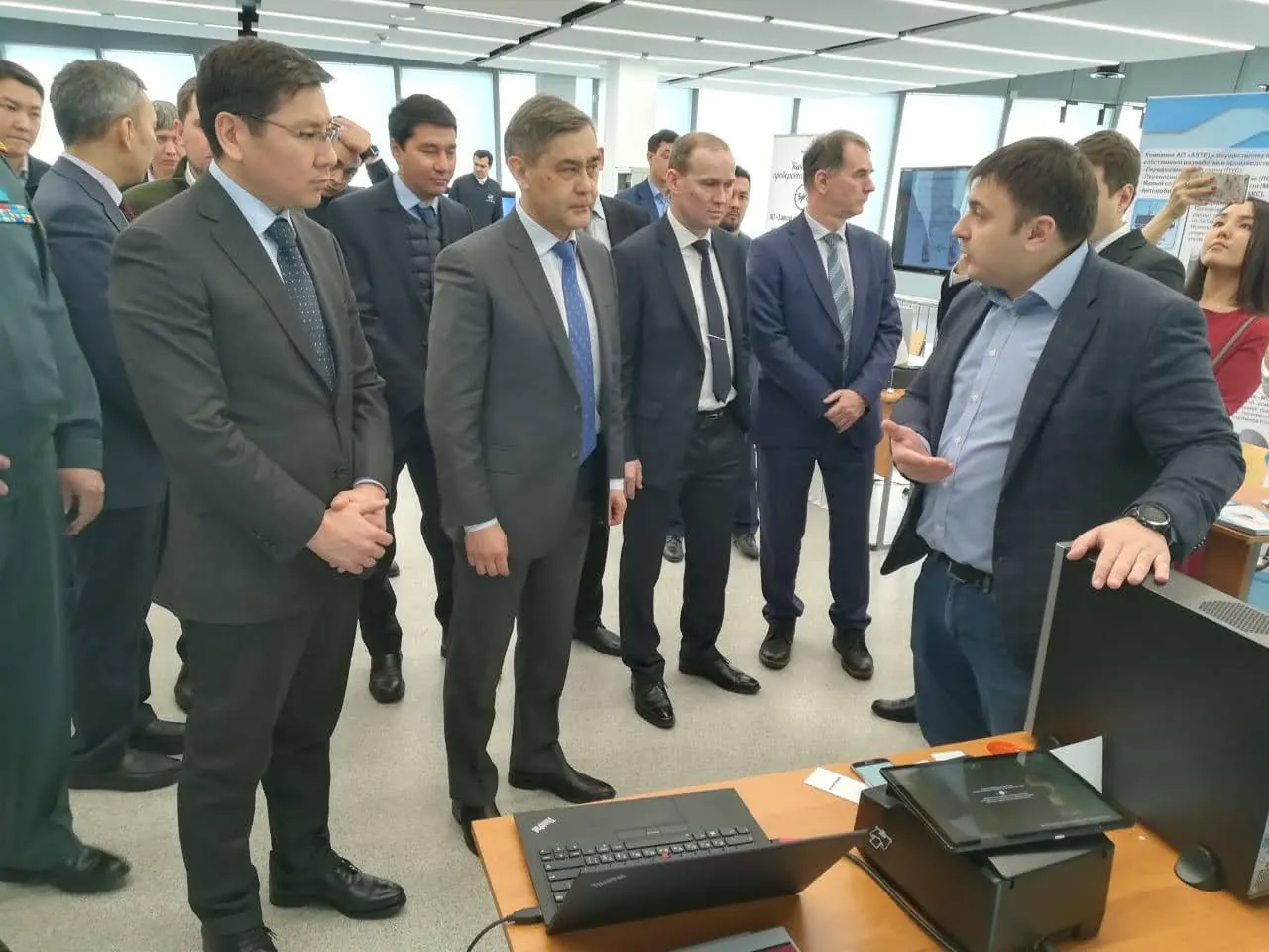 Oleg Sotnikov demonstrating document recognition and identity verification security solutions to Askar Zhumagaliyev, Defense Minister Nurlan Yermekbayev and guests from CIS countries