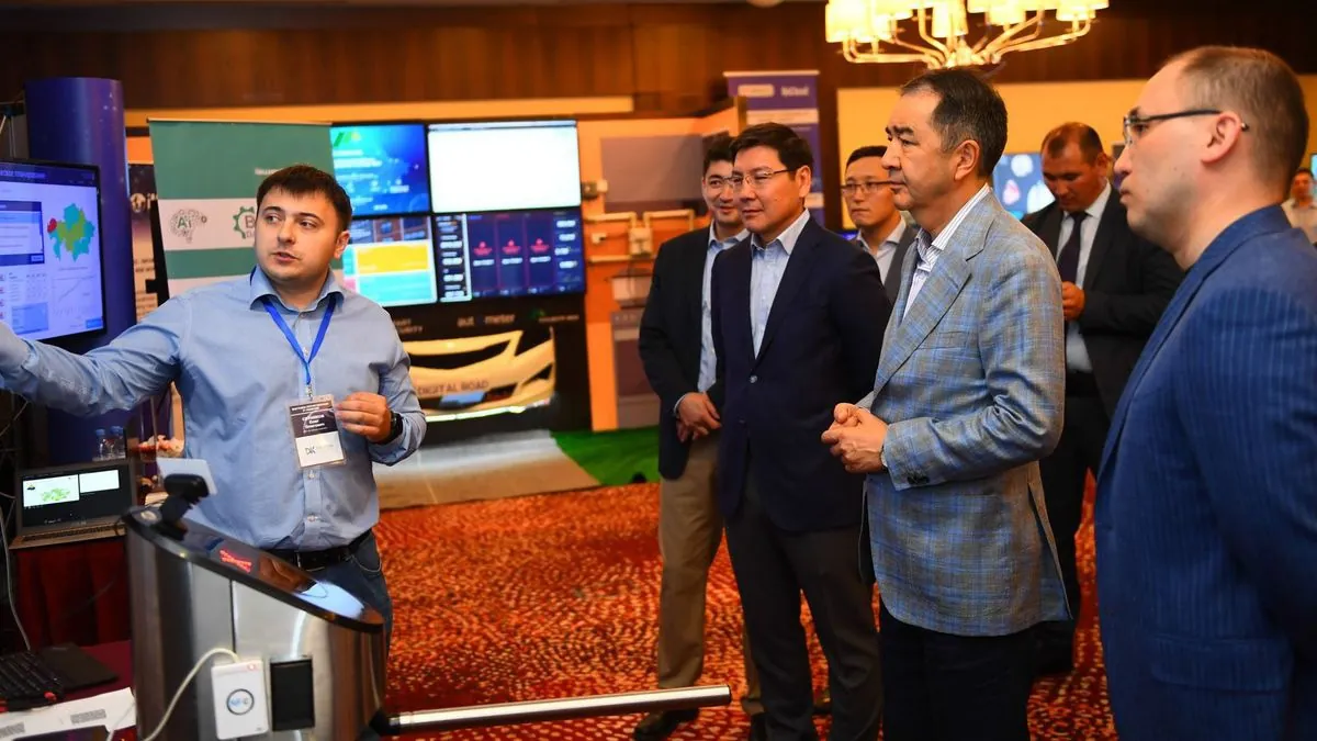 Oleg Sotnikov demonstrating his security innovation to Prime Minister Bakytzhan Sagintayev, Askar Zhumagaliyev and Dauren Abaev